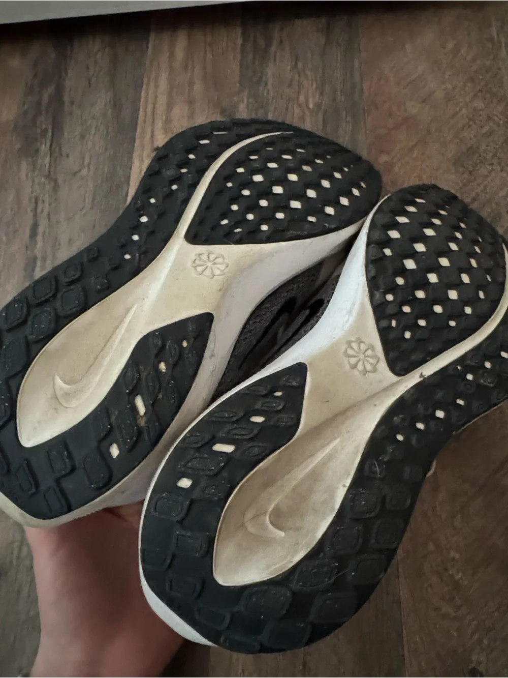 Nike Women’s Pegasus Light Gray Athletic Running Shoes Sneakers Size 8.5